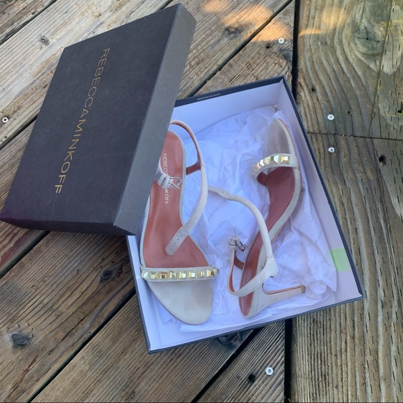 Nude sandals with a heel - Picture 4 of 6